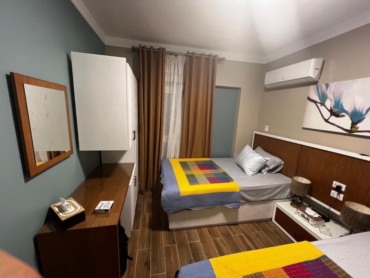 Luxury Flat With Garden And Private Entrance شقة فاخرة بحديقة و مدخل خاص Kairo Exteriör bild