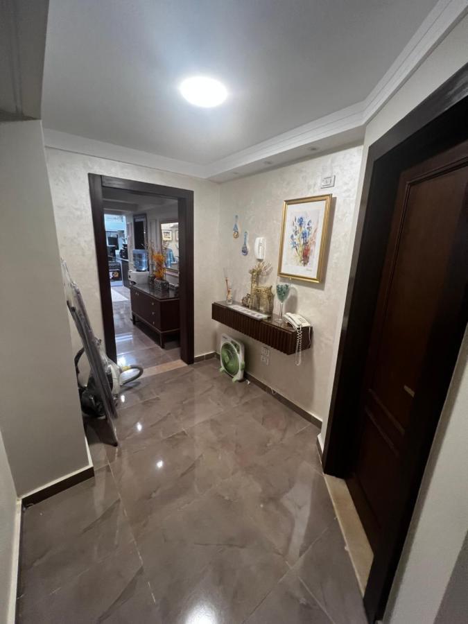 Luxury Flat With Garden And Private Entrance شقة فاخرة بحديقة و مدخل خاص Kairo Exteriör bild