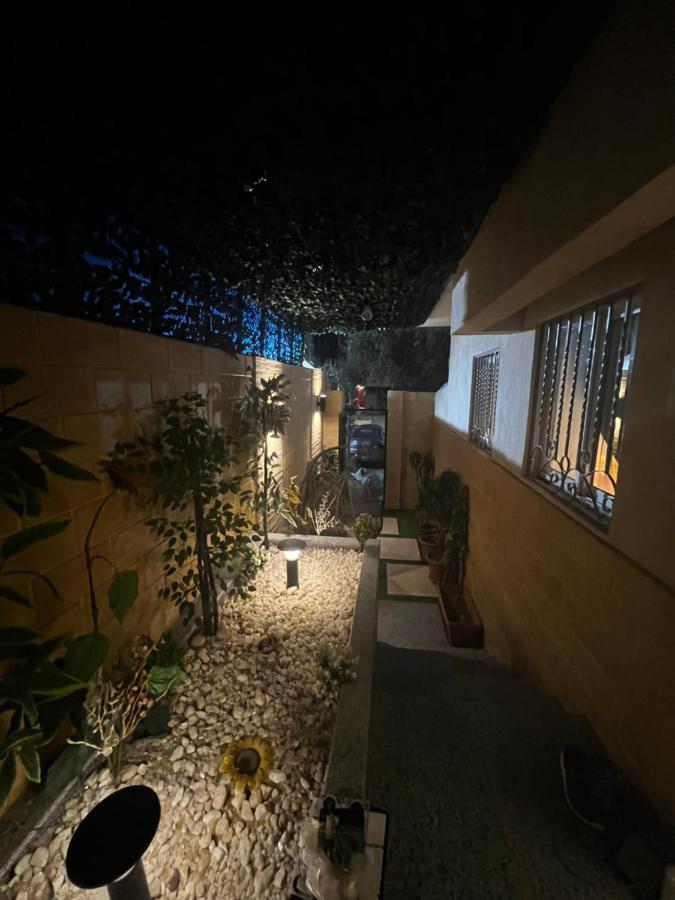 Luxury Flat With Garden And Private Entrance شقة فاخرة بحديقة و مدخل خاص Kairo Exteriör bild