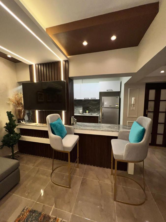 Luxury Flat With Garden And Private Entrance شقة فاخرة بحديقة و مدخل خاص Kairo Exteriör bild