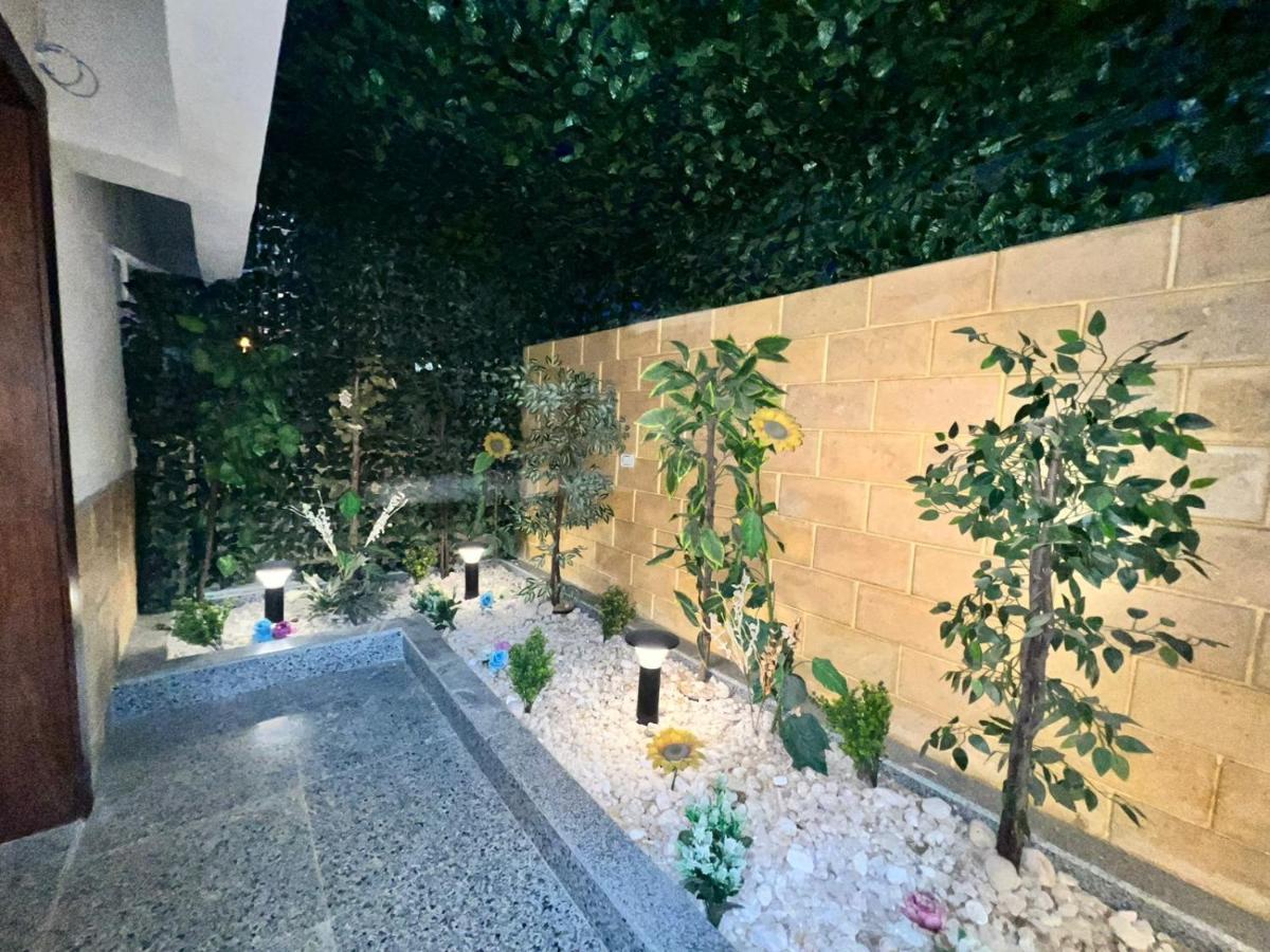 Luxury Flat With Garden And Private Entrance شقة فاخرة بحديقة و مدخل خاص Kairo Exteriör bild