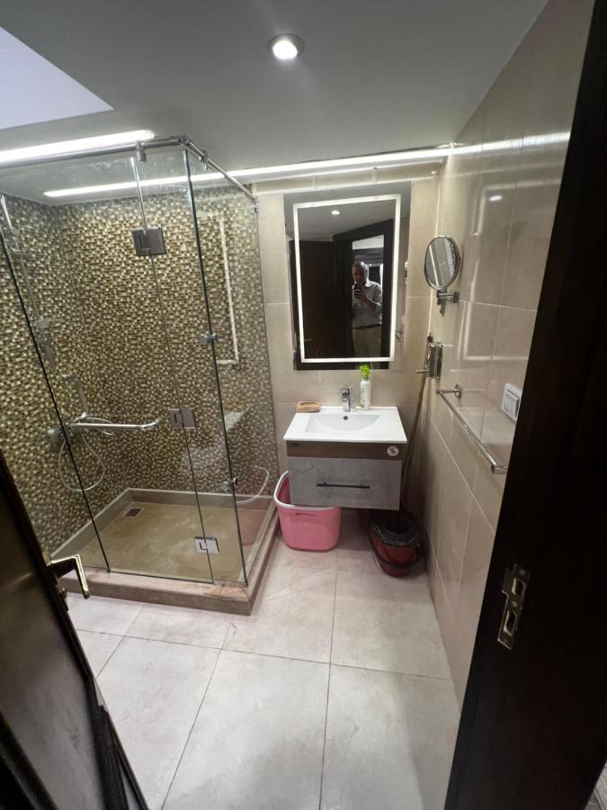 Luxury Flat With Garden And Private Entrance شقة فاخرة بحديقة و مدخل خاص Kairo Exteriör bild