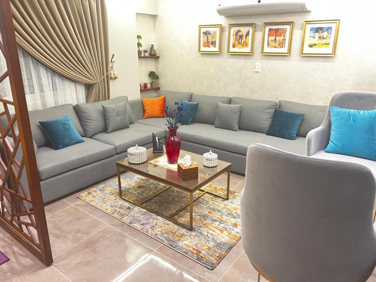 Luxury Flat With Garden And Private Entrance شقة فاخرة بحديقة و مدخل خاص Kairo Exteriör bild