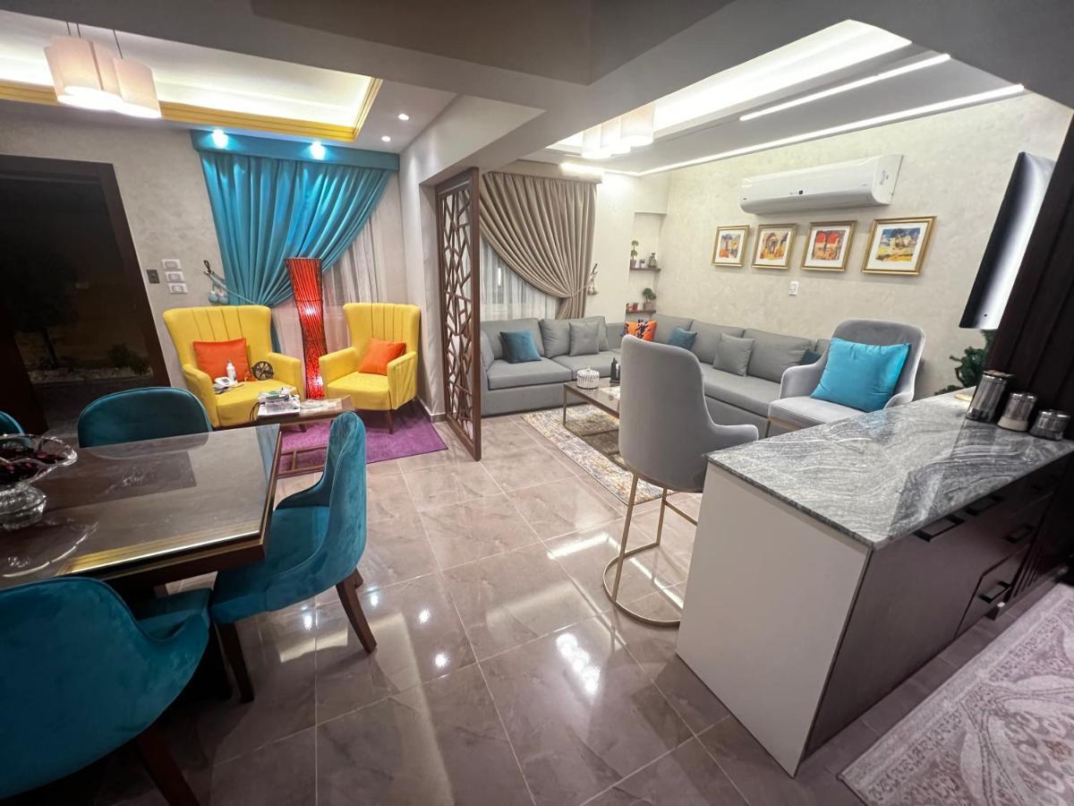 Luxury Flat With Garden And Private Entrance شقة فاخرة بحديقة و مدخل خاص Kairo Exteriör bild
