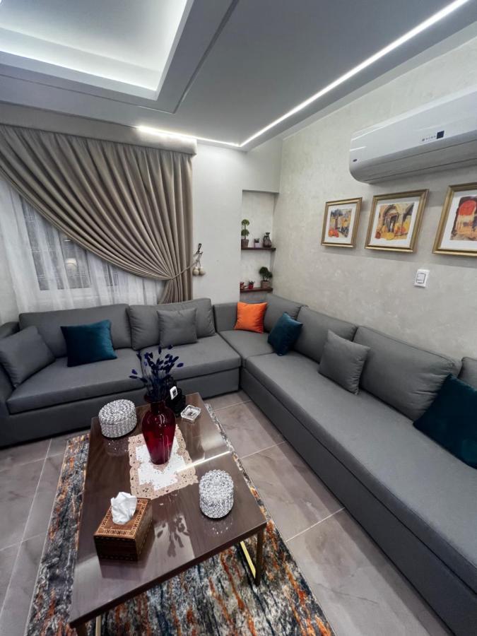 Luxury Flat With Garden And Private Entrance شقة فاخرة بحديقة و مدخل خاص Kairo Exteriör bild