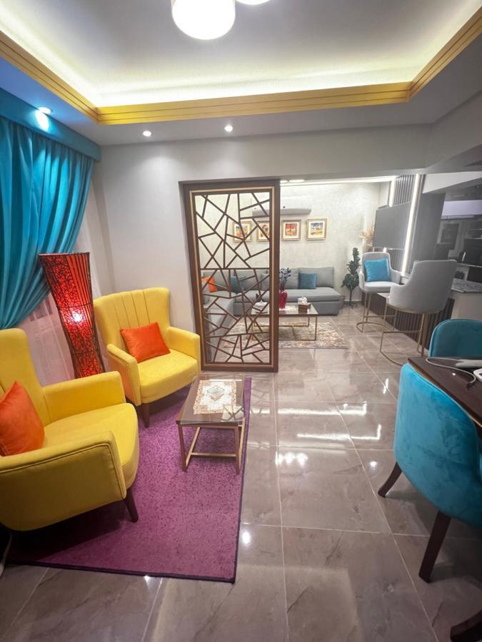 Luxury Flat With Garden And Private Entrance شقة فاخرة بحديقة و مدخل خاص Kairo Exteriör bild