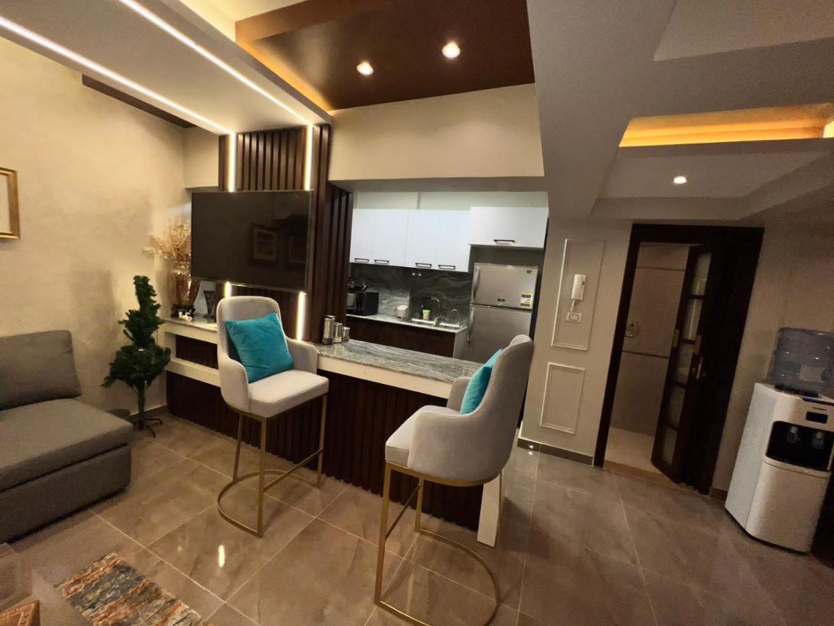 Luxury Flat With Garden And Private Entrance شقة فاخرة بحديقة و مدخل خاص Kairo Exteriör bild