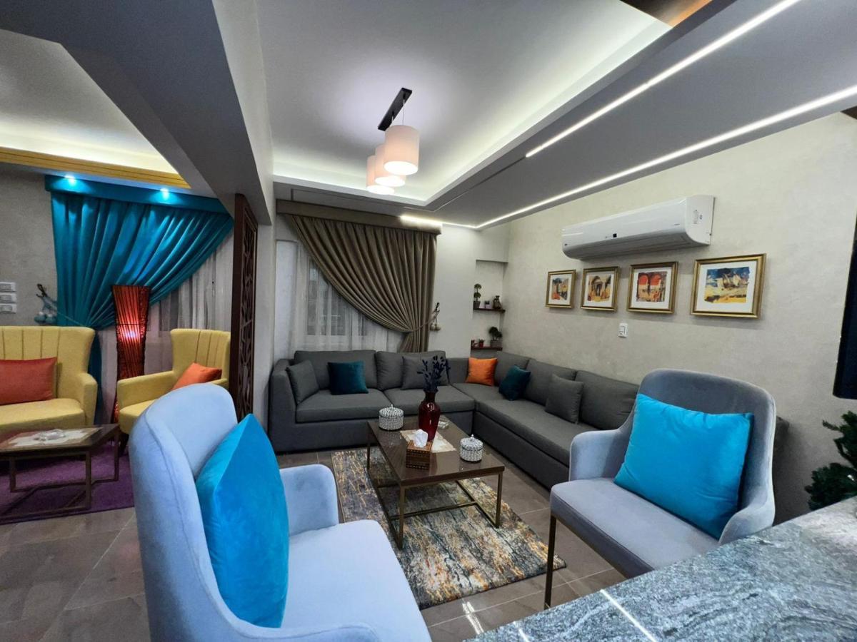 Luxury Flat With Garden And Private Entrance شقة فاخرة بحديقة و مدخل خاص Kairo Exteriör bild