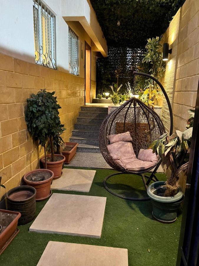Luxury Flat With Garden And Private Entrance شقة فاخرة بحديقة و مدخل خاص Kairo Exteriör bild