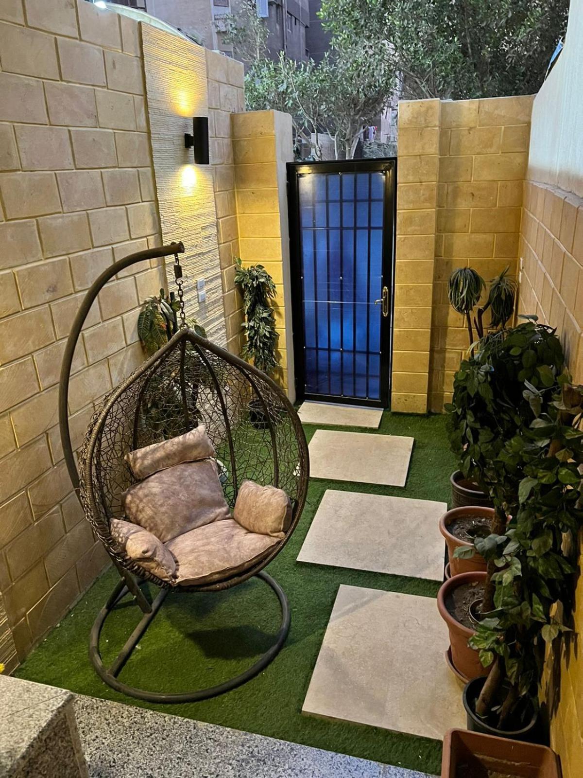 Luxury Flat With Garden And Private Entrance شقة فاخرة بحديقة و مدخل خاص Kairo Exteriör bild